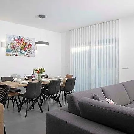Rudina Comfortable Villa Pomer